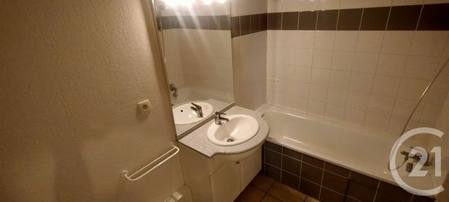 Appartement à louer - 2 pièces - 48.02 m2 - LONS LE SAUNIER - 39 - FRANCHE-COMTE - Century 21 Avenir Immobilier