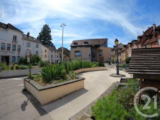 appartement à louer - 4 pièces - 94.47 m2 - LONS LE SAUNIER - 39 - FRANCHE-COMTE - Century 21 L'Immobilier Des Thermes appartement à louer - 4 pièces - 94.47 m2 - LONS LE SAUNIER - 39 - FRANCHE-COMTE - Century 21 L'Immobilier Des Thermes