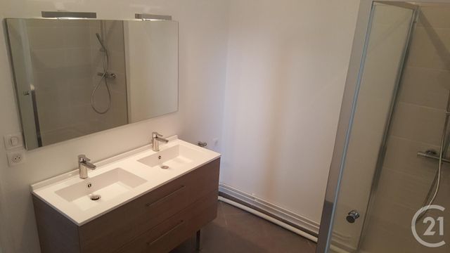 appartement à louer - 4 pièces - 94.47 m2 - LONS LE SAUNIER - 39 - FRANCHE-COMTE - Century 21 L'Immobilier Des Thermes appartement à louer - 4 pièces - 94.47 m2 - LONS LE SAUNIER - 39 - FRANCHE-COMTE - Century 21 L'Immobilier Des Thermes