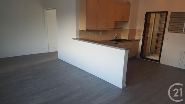 appartement à louer - 4 pièces - 94.47 m2 - LONS LE SAUNIER - 39 - FRANCHE-COMTE - Century 21 L'Immobilier Des Thermes appartement à louer - 4 pièces - 94.47 m2 - LONS LE SAUNIER - 39 - FRANCHE-COMTE - Century 21 L'Immobilier Des Thermes