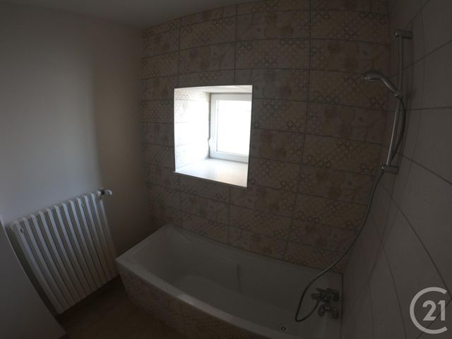 appartement à louer - 3 pièces - 96.18 m2 - LONS LE SAUNIER - 39 - FRANCHE-COMTE - Century 21 L'Immobilier Des Thermes appartement à louer - 3 pièces - 96.18 m2 - LONS LE SAUNIER - 39 - FRANCHE-COMTE - Century 21 L'Immobilier Des Thermes