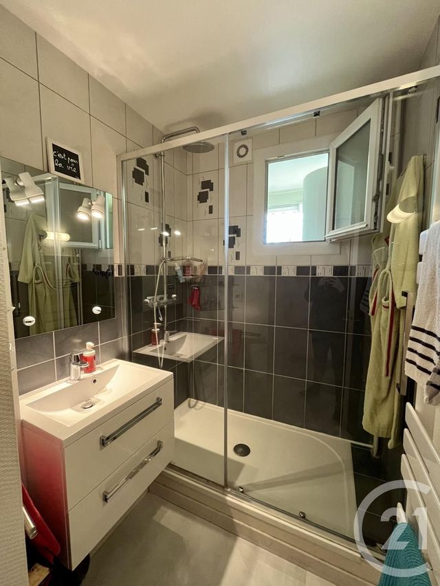 Appartement T4 à vendre - 4 pièces - 67.0 m2 - LONS LE SAUNIER - 39 - FRANCHE-COMTE - Century 21 Avenir Immobilier