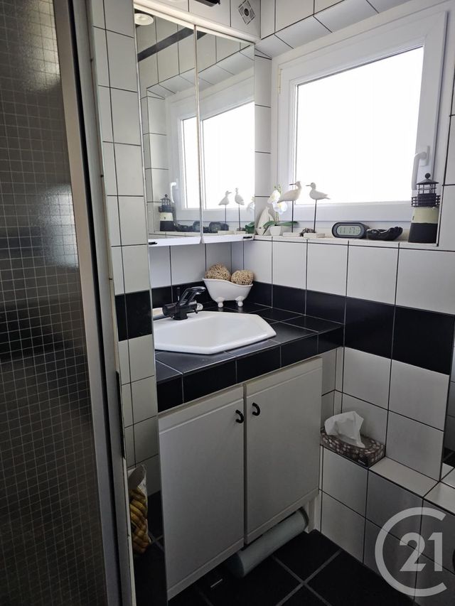 Appartement T3 à vendre - 5 pièces - 72.51 m2 - LONS LE SAUNIER - 39 - FRANCHE-COMTE - Century 21 Avenir Immobilier