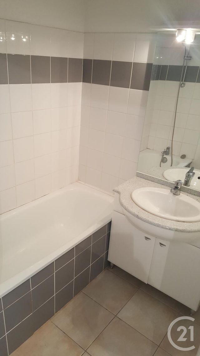 Appartement à louer - 2 pièces - 41.92 m2 - LONS LE SAUNIER - 39 - FRANCHE-COMTE - Century 21 Avenir Immobilier